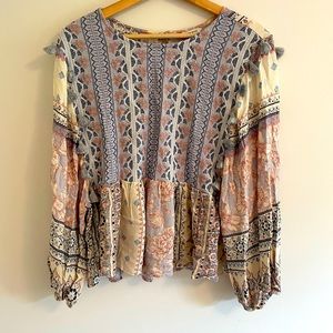 American Eagle size XL Women’s long sleeve bohemian print tassel detail top EUC